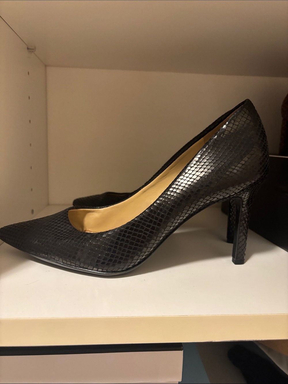 Naturalizer Black Snake-Embossed Pointed-Toe Pumps 8 Wide - Picture 5 of 7